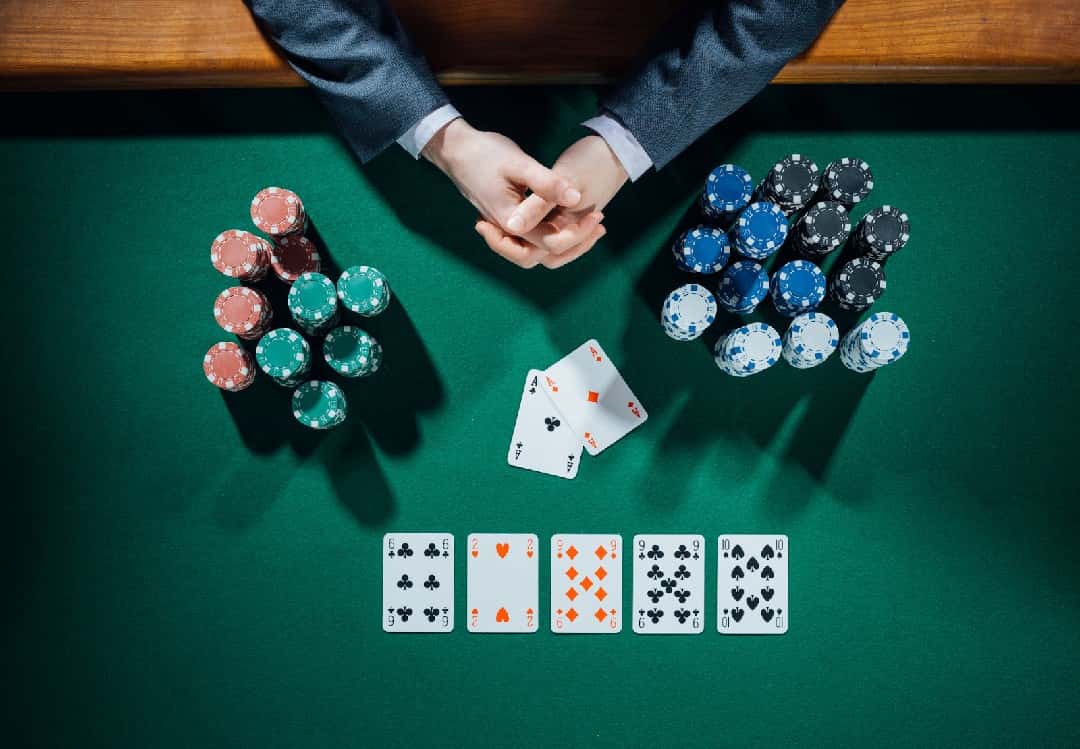 Biết kinh nghiệm chơi Poker sẽ giúp bạn có cơ hội thắng cao