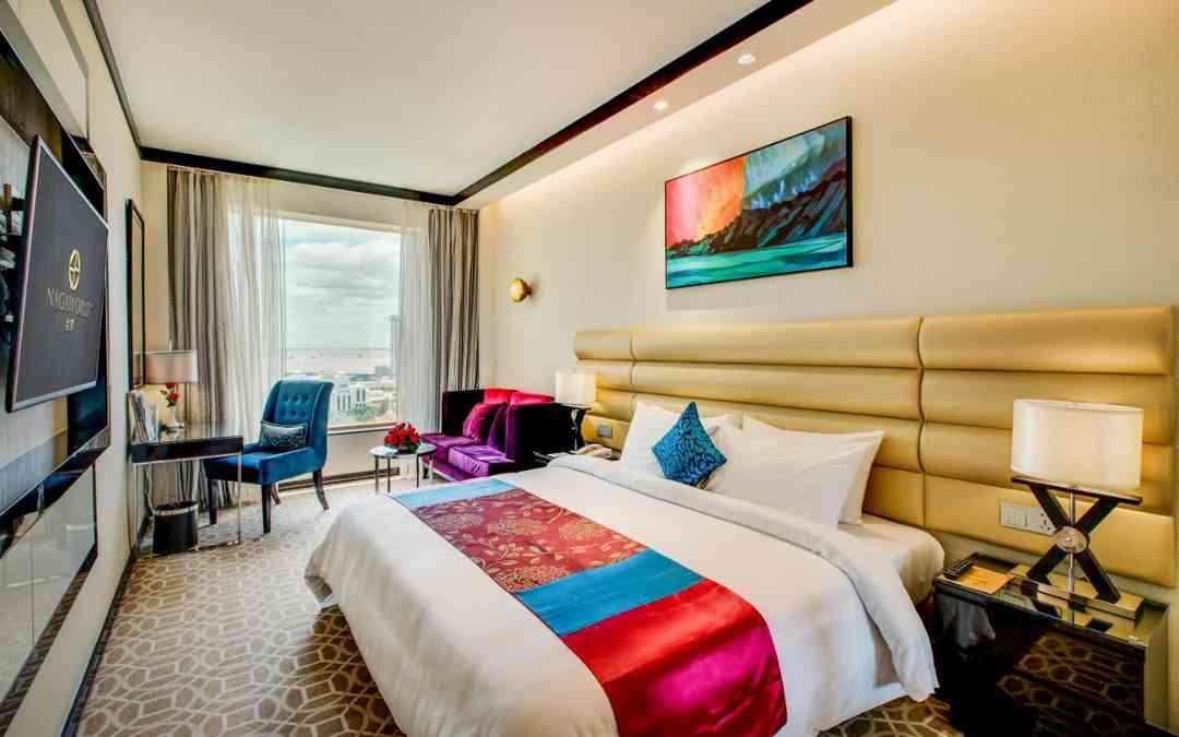 Phòng khách sạn sạch sẽ đầy đủ tiện nghi khiến du khách choáng ngợp