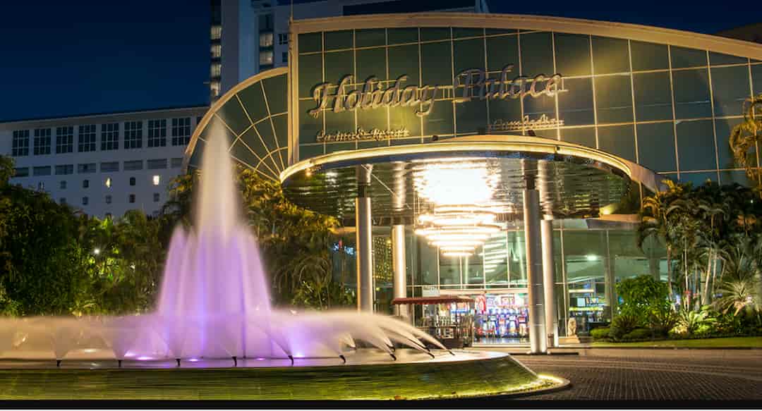 Suc hap dan cua Holiday Palace Resort & Casino